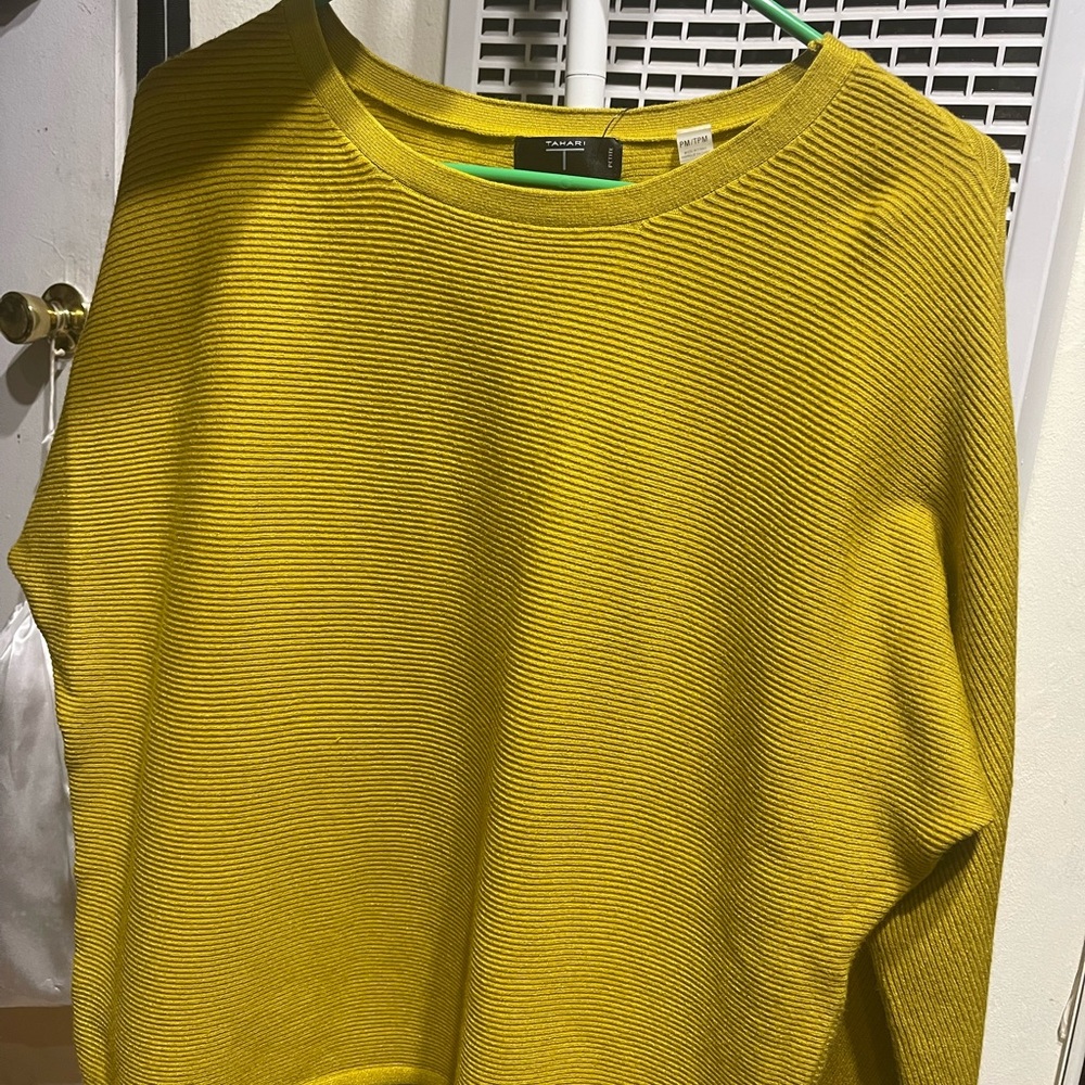TAHARI Petite Medium Brand New with Tag!!!